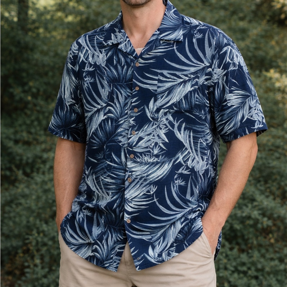 Men’s Silk Button Down Shirt Short Sleeve Size Large palm tree Hawaiian Luau